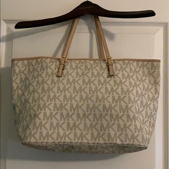 Michael Kors authentic tote - Picture 4 of 11